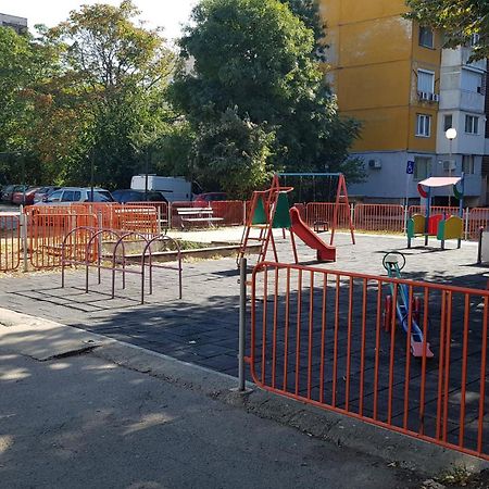 Апартамент За Гости Ива Roese Buitenkant foto