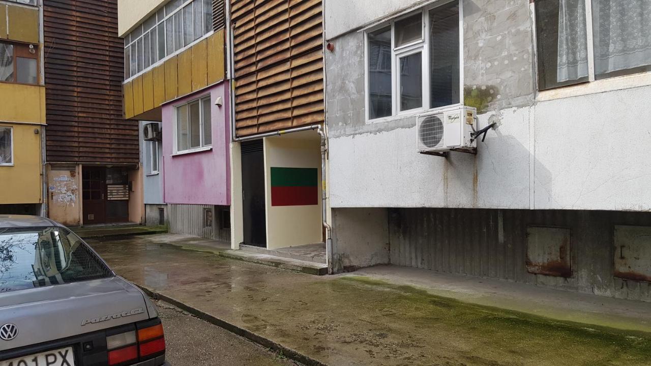 Апартамент За Гости Ива Roese Buitenkant foto